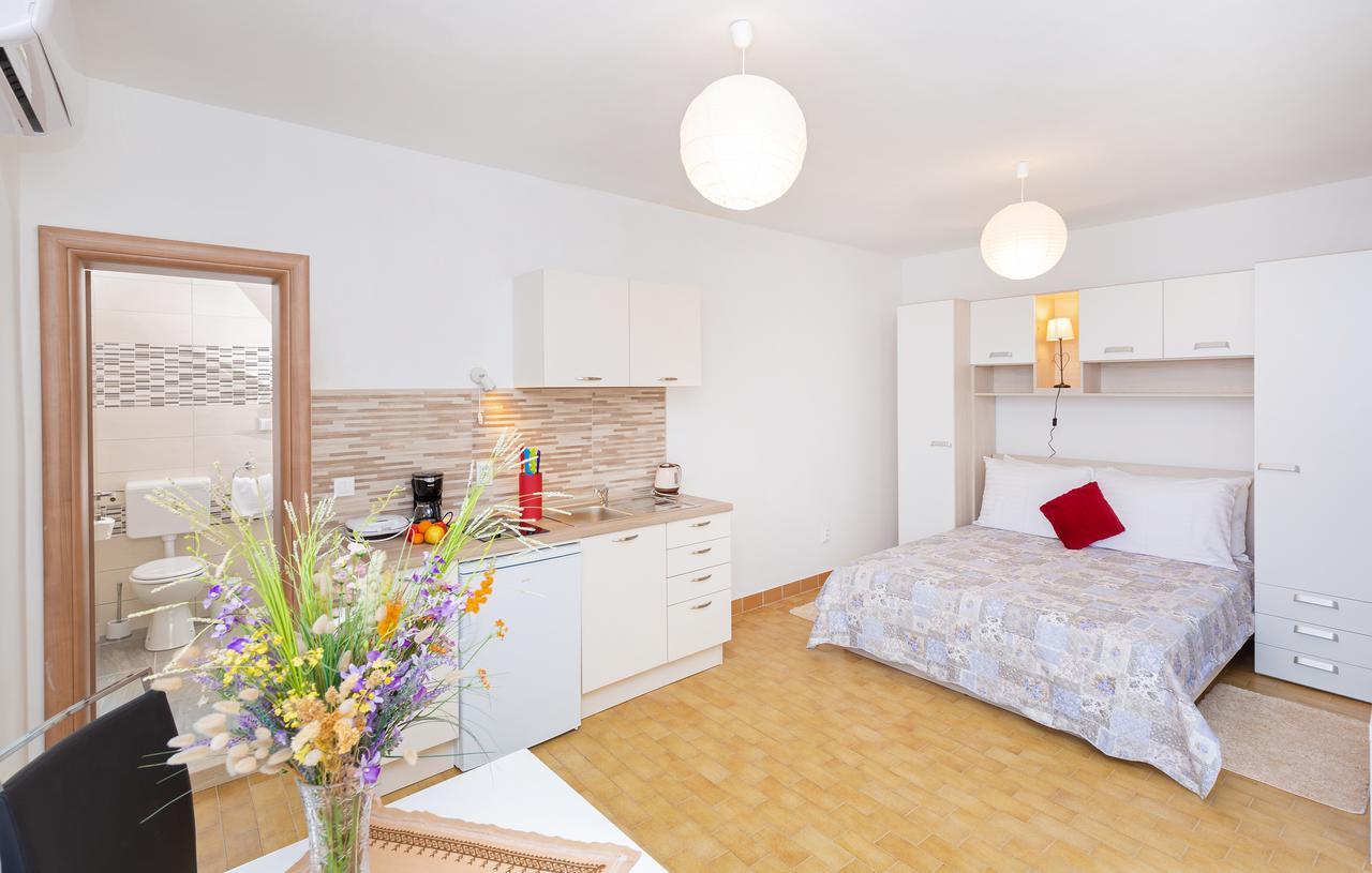 Apartments Elica Donje Celo ภายนอก รูปภาพ